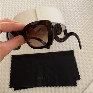 Prada sunglasses authentic!!!